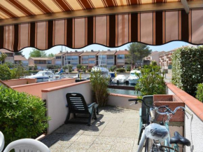 Appartement climatisé avec terrasse dans quartier animé, parking privé - FR-1-225D-573